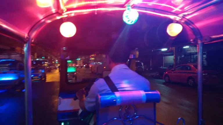 Tuk Tuk Tour – Bangkok Neon Rider: The Ultimate 3-Hour Night Tuk-Tuk Tour