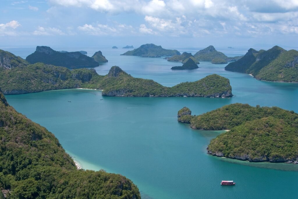 Mega Blue Andaman – Mega 4: Samet Nangshe – Cheowlan One Day Trip (Samet Nangshe Viewpoint, Wat Bangthong, Cheowlan Lake, Guilin Rock) – Mon / Wed / Fri – SIC ONLY