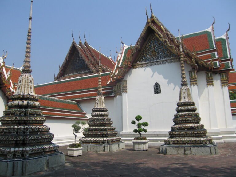 Damnoen Saduak Floating Market & Maeklong Train Market